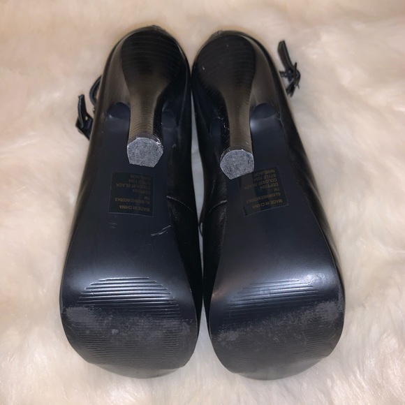 Bakers Leatherette Strappy Heel - Picture 7 of 9